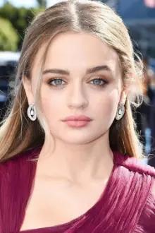 Joey King como: Clare Shannon