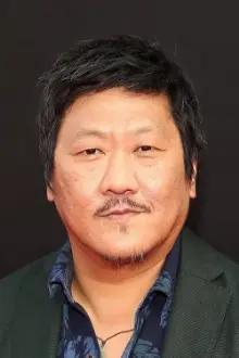 Benedict Wong como: Kublai Khan