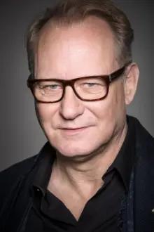 Stellan Skarsgård como: Erik Selvig