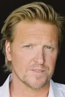 Jake Busey como: Beaumont