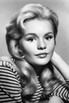 Tuesday Weld como: Shelly Grant