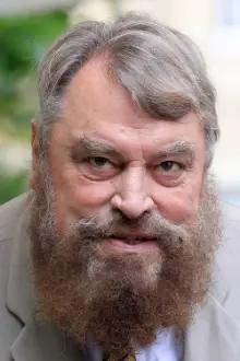 Brian Blessed como: The Pirate King