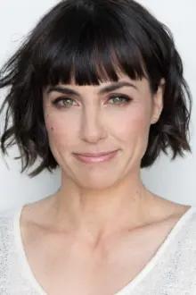 Constance Zimmer como: Strongarm / Filch / Matronly Docent (voice)