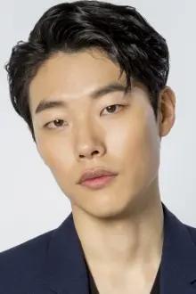 Ryu Jun-yeol como: Cheon Kyoung-su