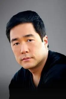 Tim Kang como: Mark