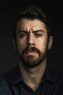 Toby Kebbell como: Miles Dale