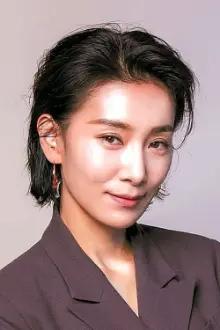 Kim Seo-hyung como: Cha Young-jin