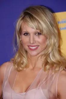 Lucy Punch como: Kate Middleton (voice)