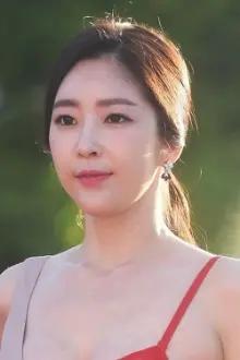 Kim Yoo-yeon como: Yoo-jin  (유진)