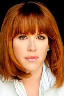 Molly Ringwald como: Claire Standish