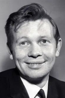 Ronald Lacey como: William Henry "Billy" Herne