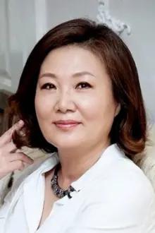 Kim Hae-sook como: Ms. Sasaki