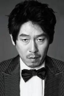 Sol Kyung-gu como: Kim Woon-beom
