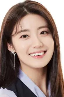 Nam Ji-hyun como: young Princess Deokman