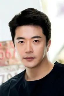 Kwon Sang-woo como: Park Tae-shin