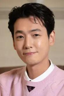 Jung Kyung-ho como: Son Ik-soo
