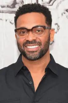 Mike Epps como: Gil Bartell