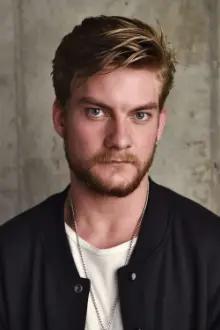 Jake Weary como: Kevin Lebow