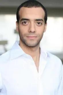 Tarek Boudali como: Adam