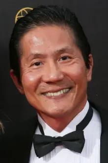 Philip Tan como: Tanaka