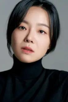 Lee Sang-hee como: Joo Yeong-sil