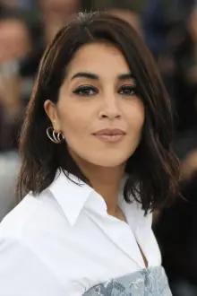 Leïla Bekhti como: Safia