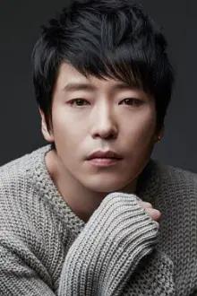 Uhm Ki-joon como: Matthew Lee