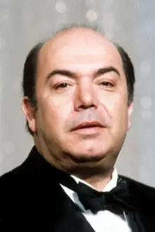 Lino Banfi como: presidente della commissione d'esame