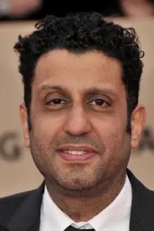 Adeel Akhtar como: Mohammed