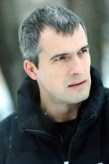 Vyacheslav Razbegaev como: Umar