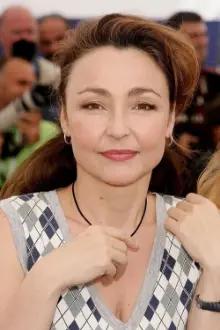 Catherine Frot como: Marie-Louise, the mother