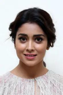 Shriya Saran como: Nandini Salgaonkar