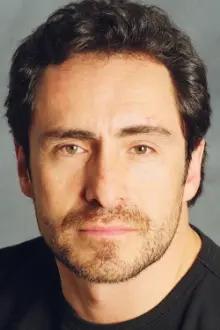 Demián Bichir como: Dr. Mario Garcia