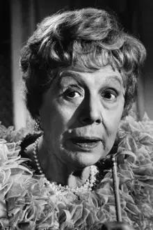 Edith Evans como: Mrs. St. Maugham