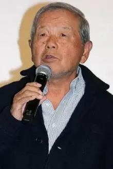 Tonpei Hidari como: Isamu Hayata