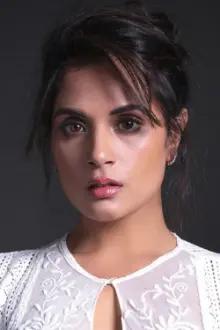 Richa Chadha como: Hiral Gandhi