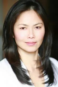 Daphne Cheung como: Jay's wife