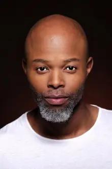 Thapelo Mokoena como: Leonard