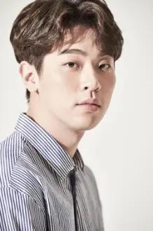 Park Jeong-min como: Jung Joon-kyeong