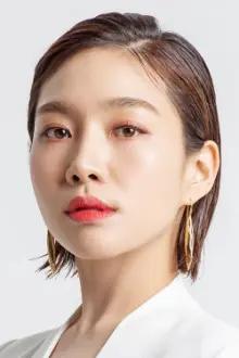 Choi Hee-seo como: Seo Yeong-ju